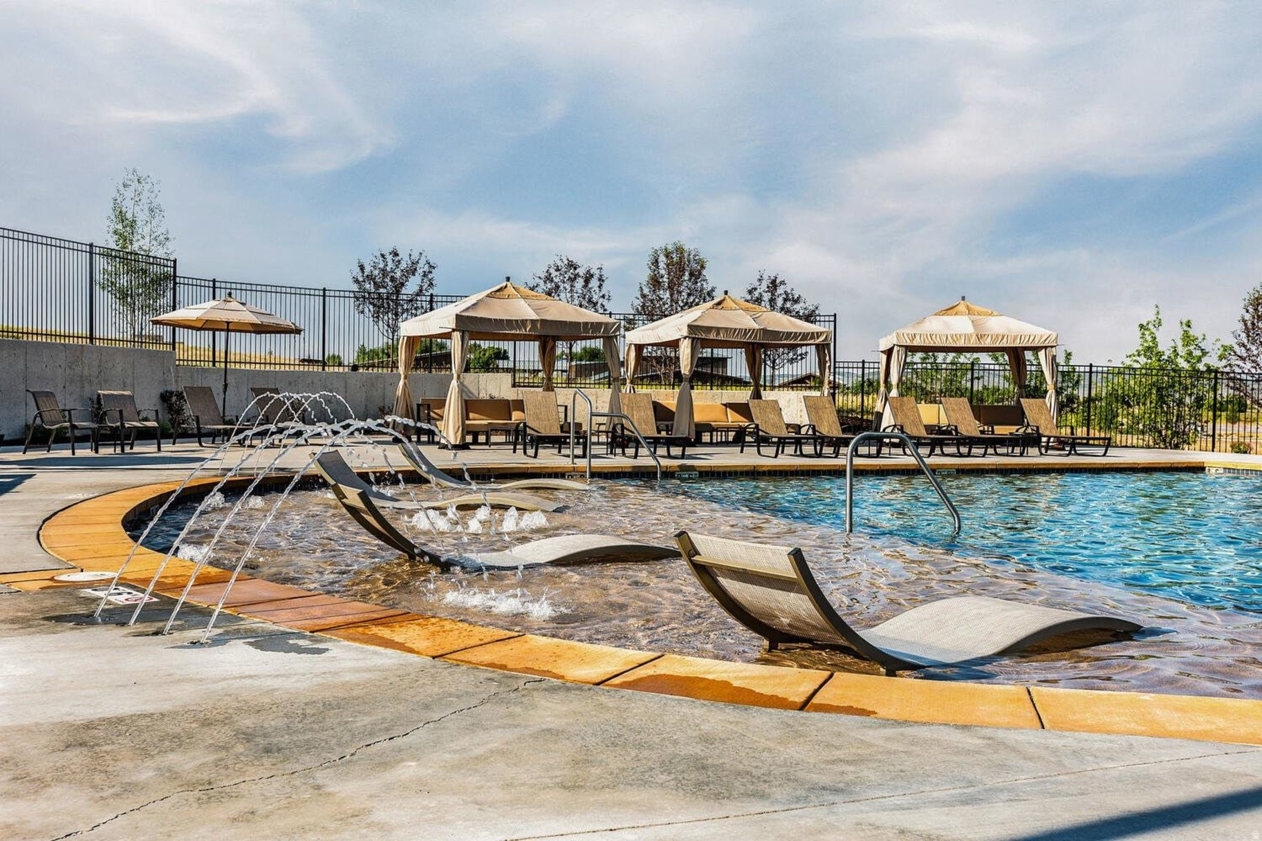 HIGH STAR RANCH - Residential