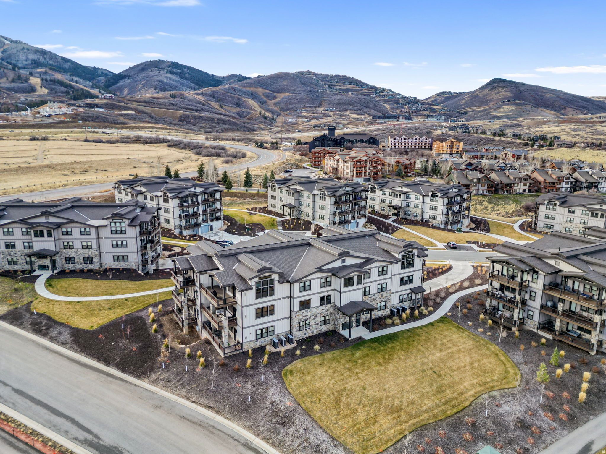 MAYFLOWER LAKESIDE - Residential