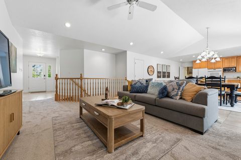 Tiny photo for 682 E 175 N, Lindon, UT 84042 (MLS # 2152871)