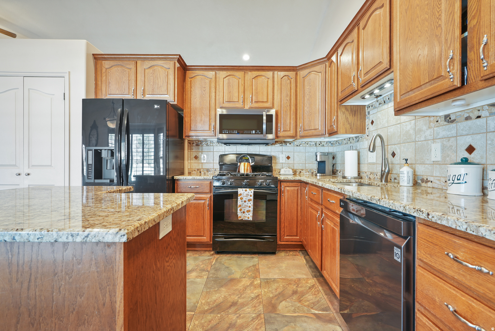 FOOTHILLS - Residential