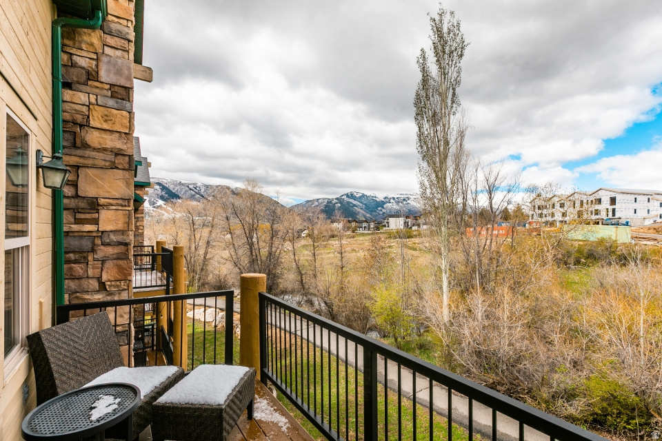 MOOSE HOLLOW - Residential