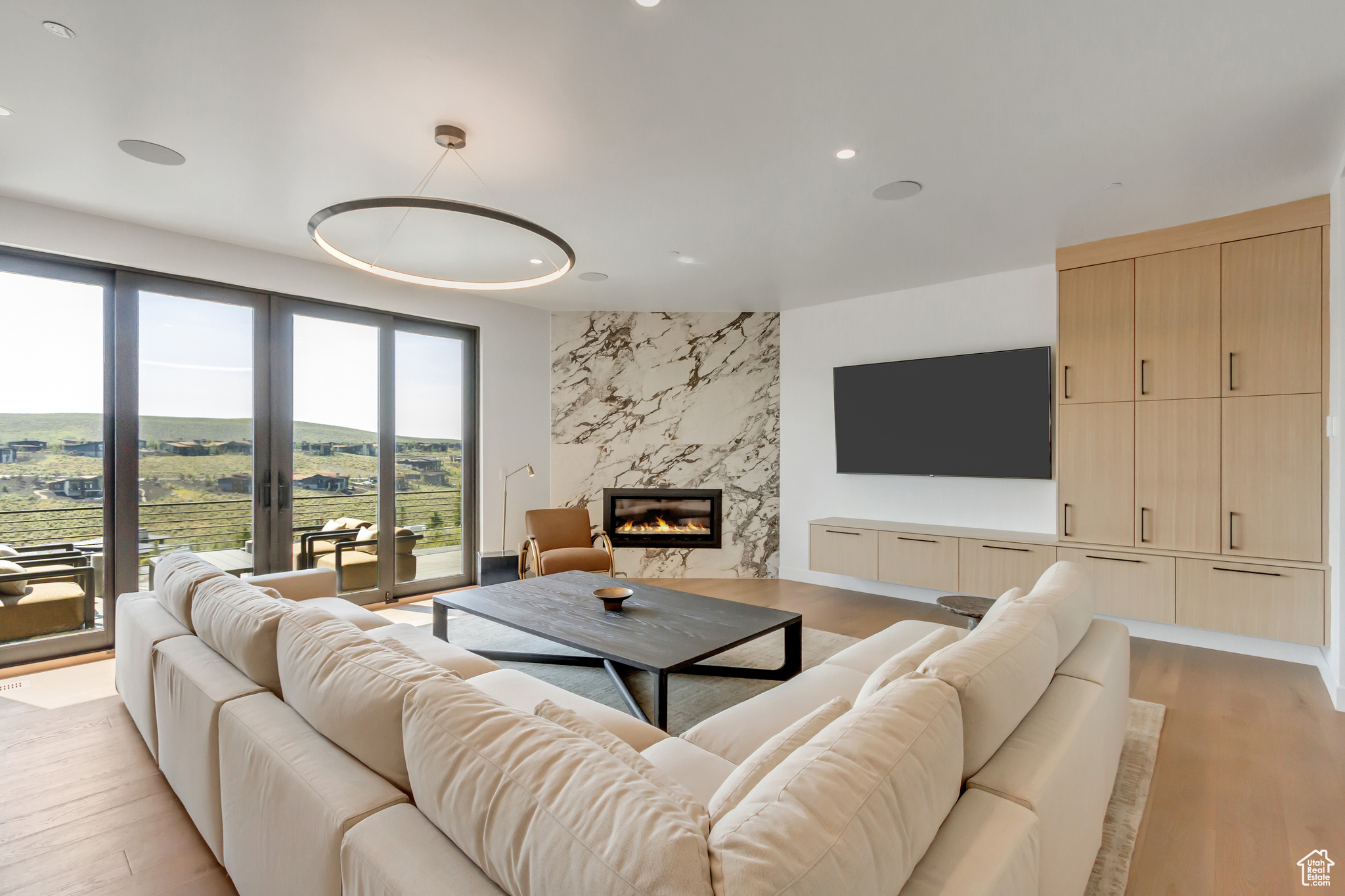 PROMONTORY PAINTED SHORES - Residential