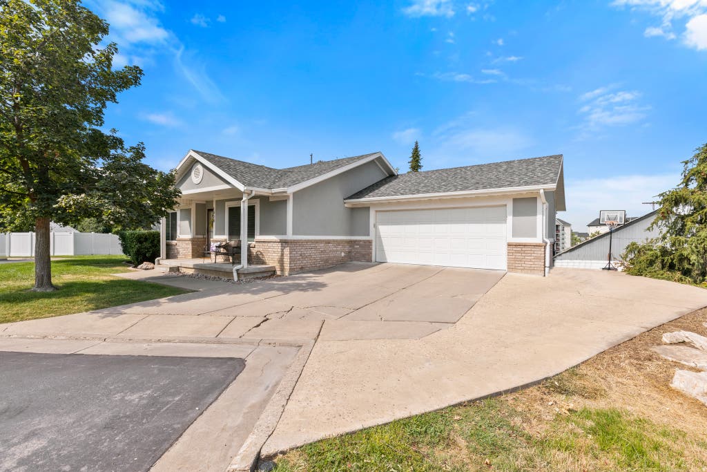 Photo of 1928 E 5900 S #10, South Ogden, UT 84403 (MLS # 2178212)