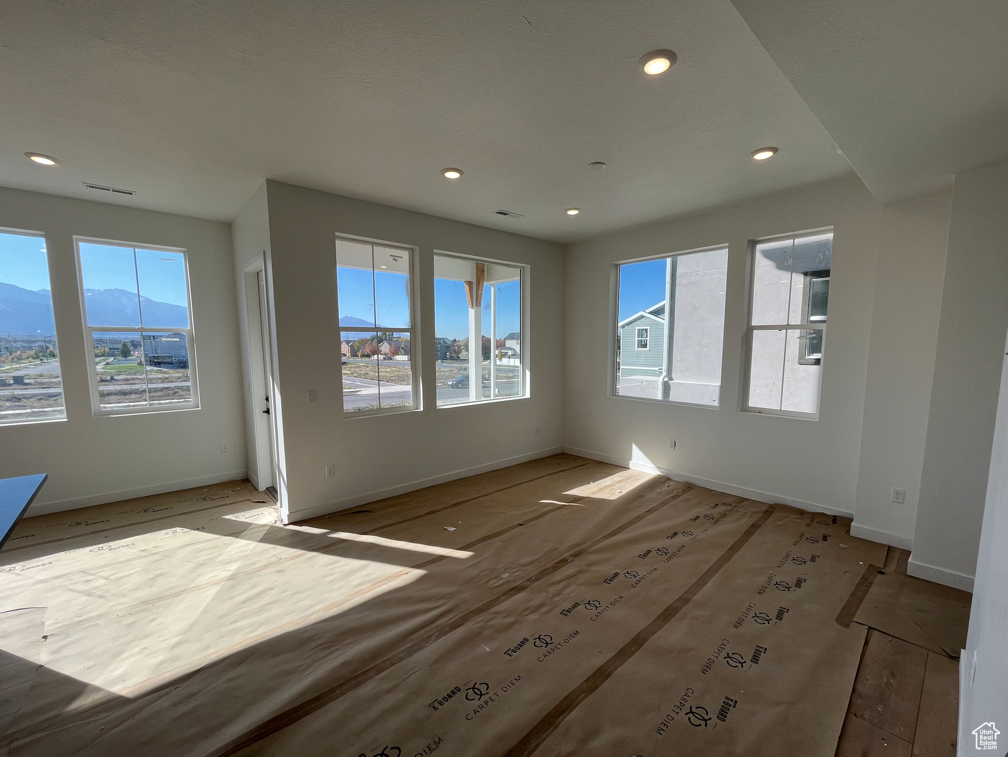 HUNTINGTON RANCH - Residential Income