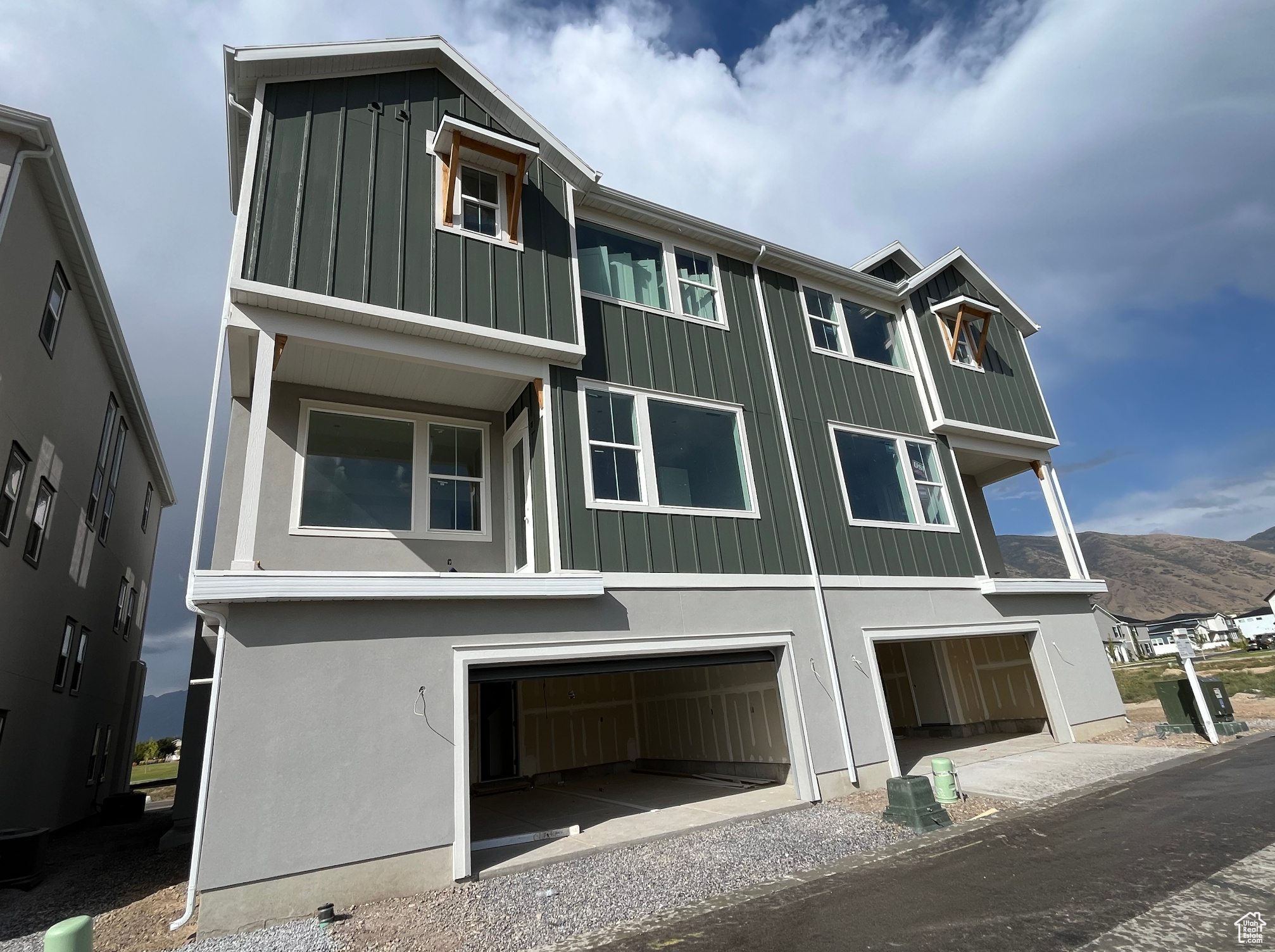 HUNTINGTON RANCH - Residential Income