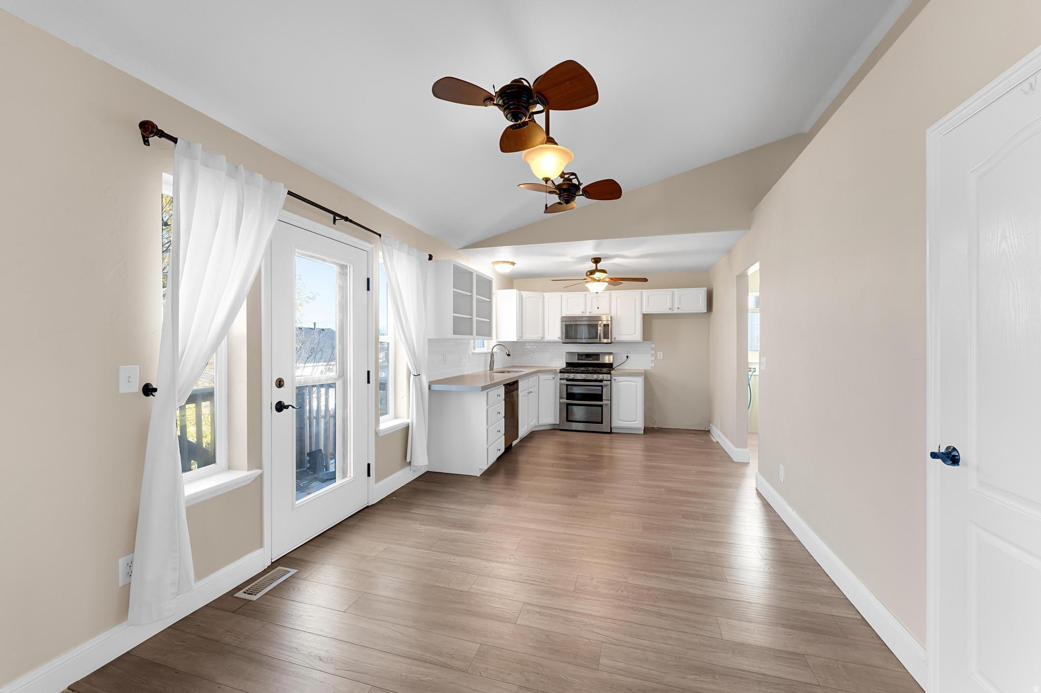 LAKE MOUNTAIN ESTATE - Residential