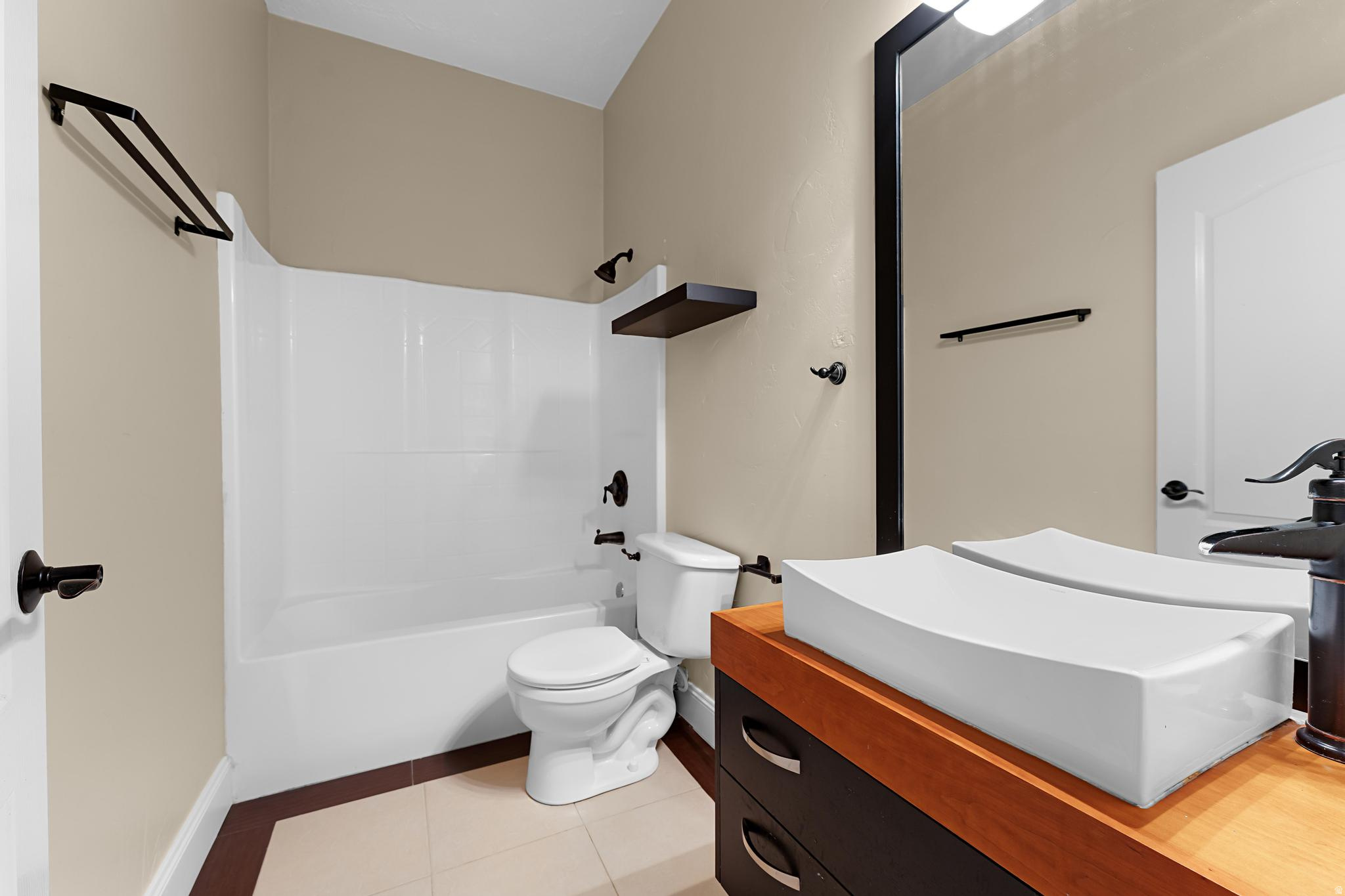 LAKE MOUNTAIN ESTATE - Residential