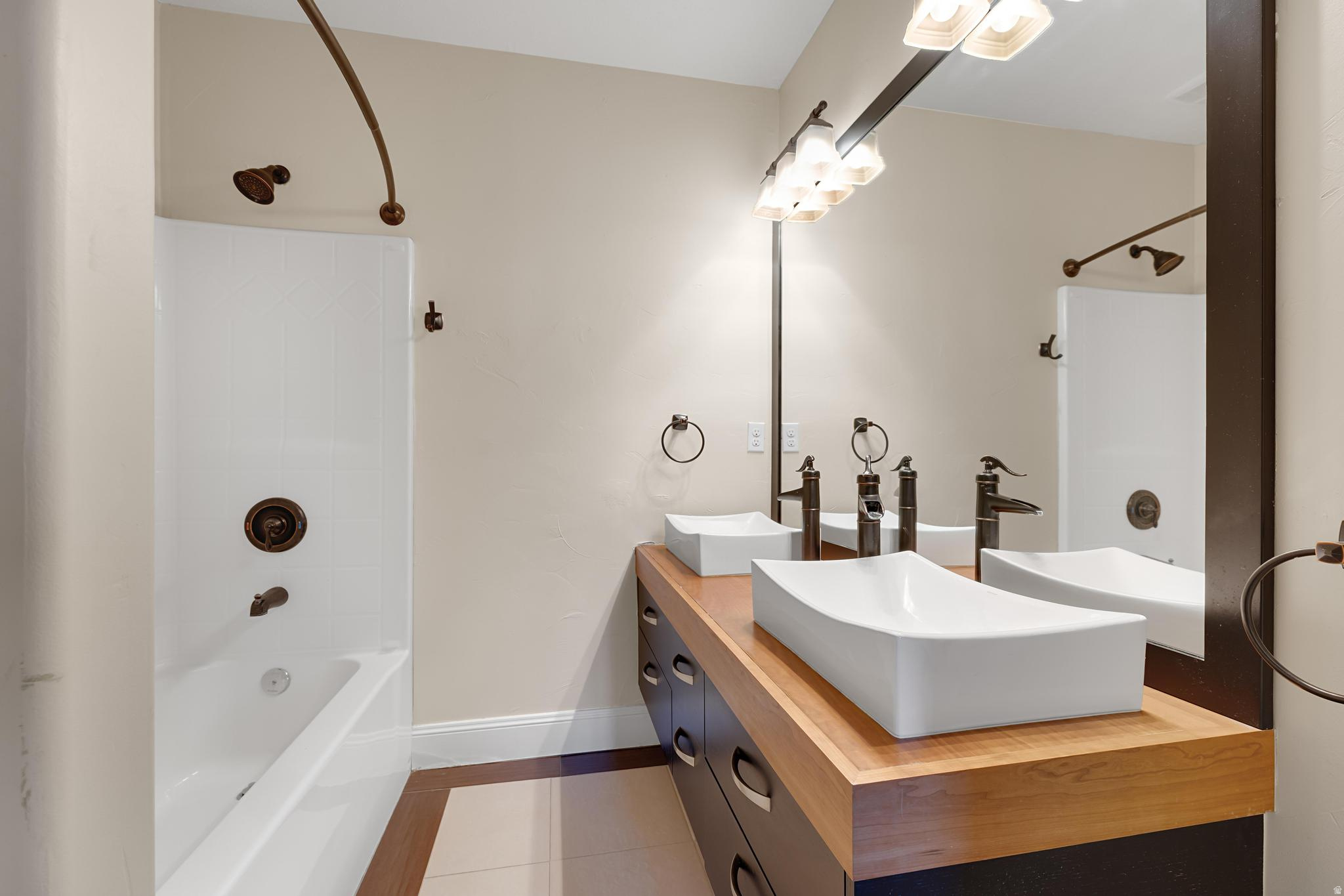 LAKE MOUNTAIN ESTATE - Residential