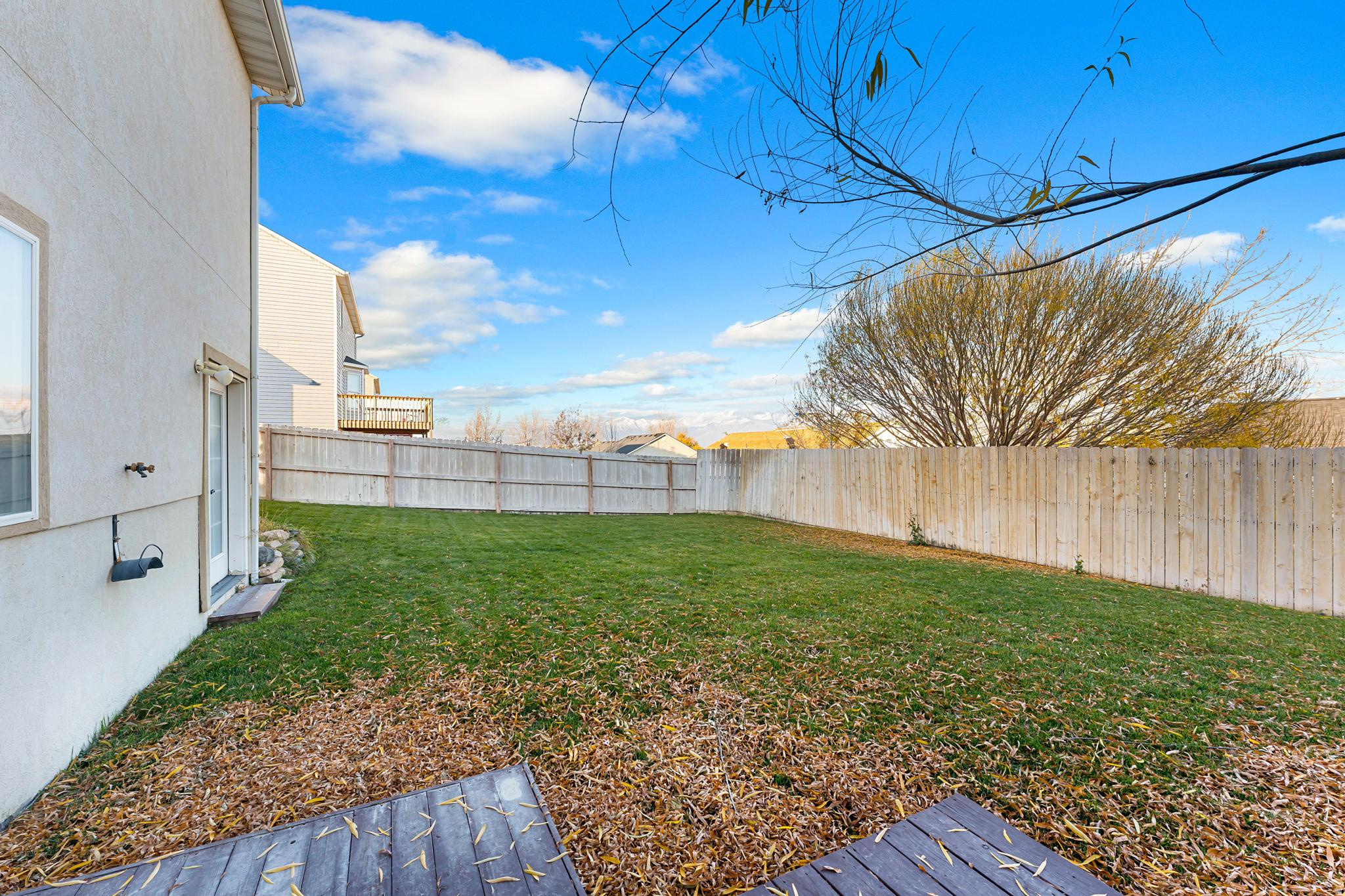 LAKE MOUNTAIN ESTATE - Residential