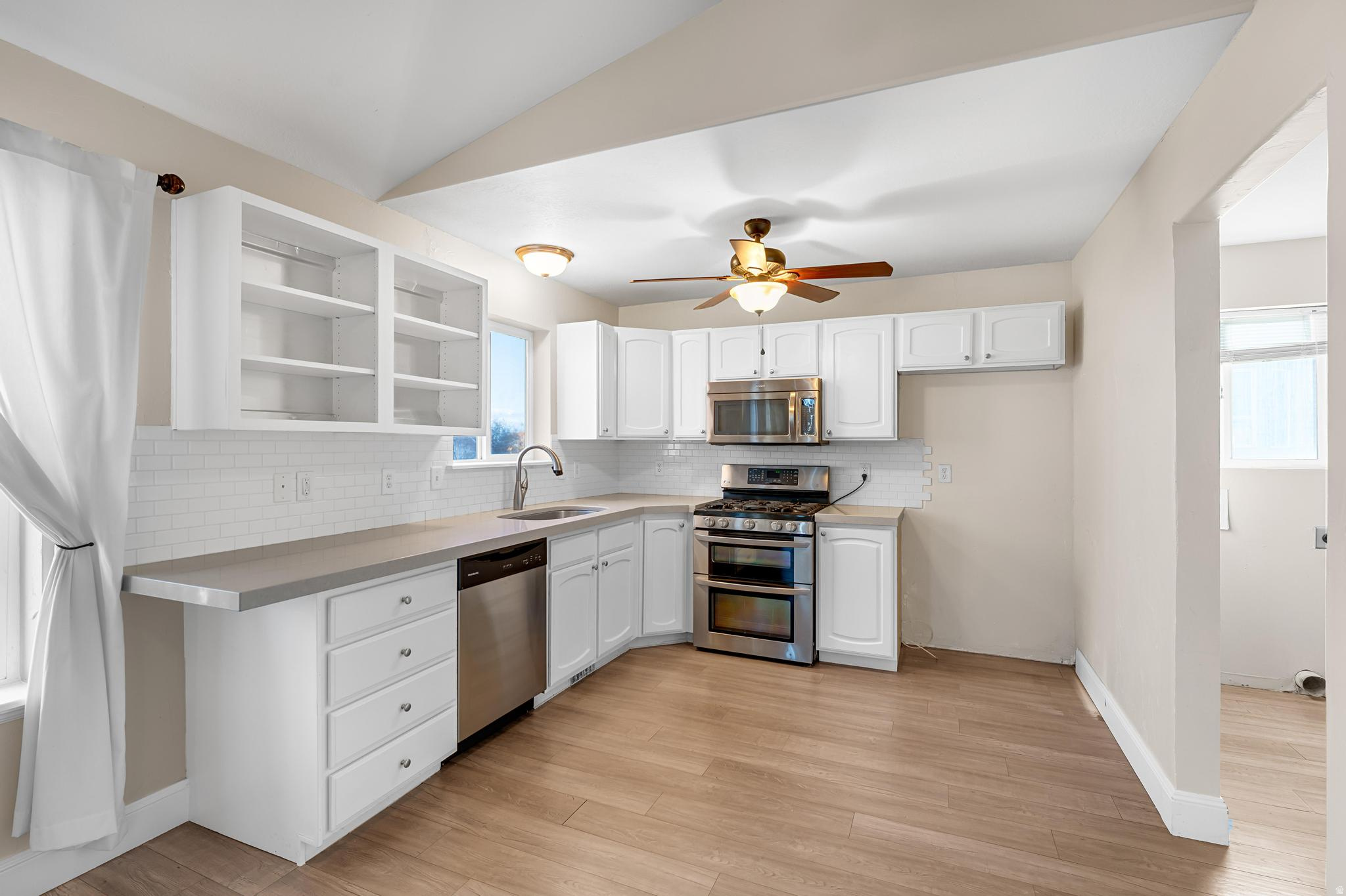 LAKE MOUNTAIN ESTATE - Residential