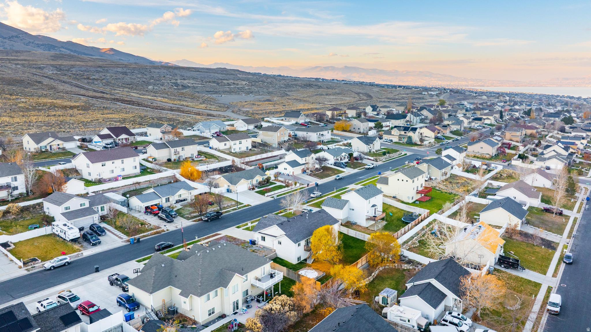 LAKE MOUNTAIN ESTATE - Residential