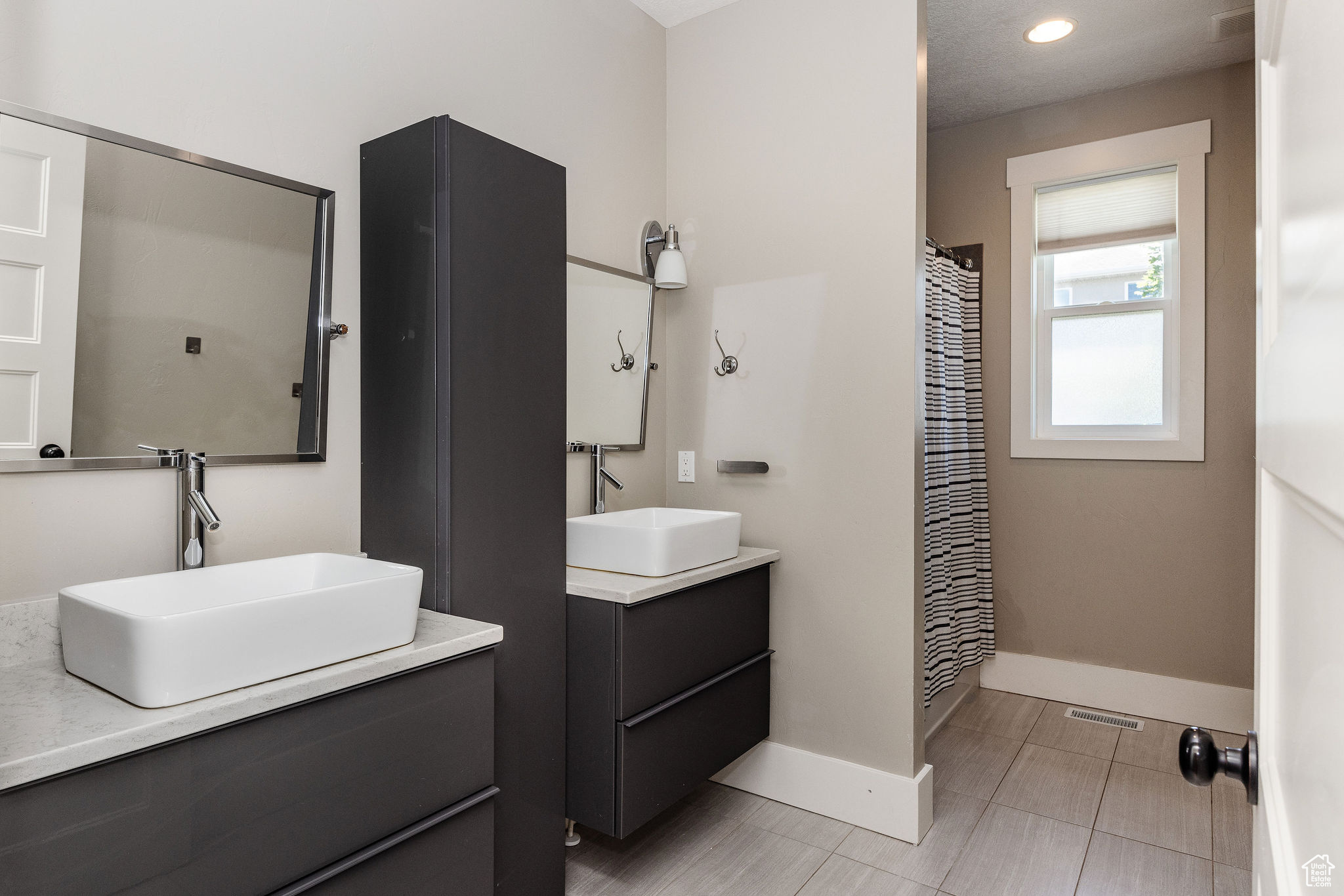 FOOTHILL HEIGHTS - Residential Lease