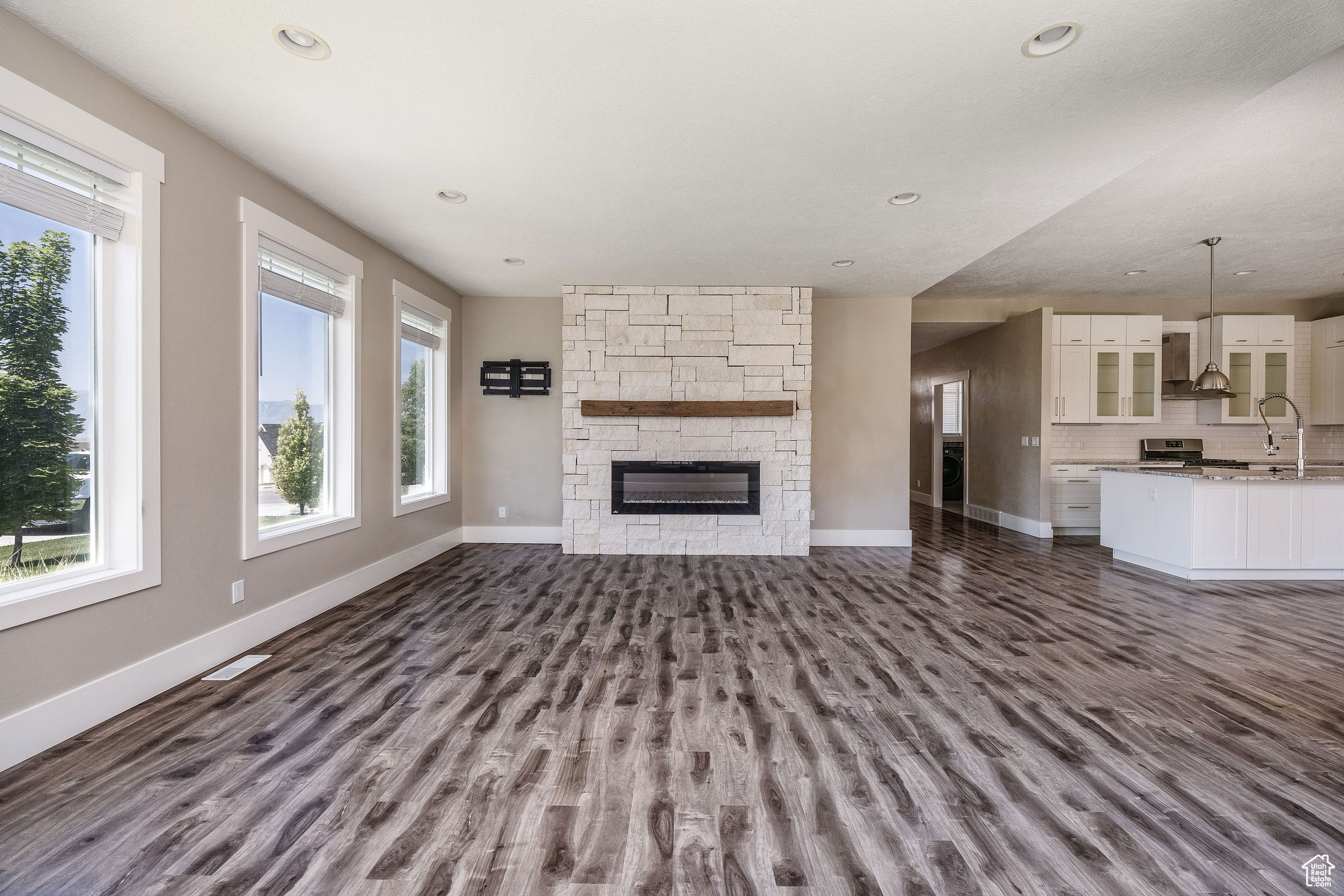 FOOTHILL HEIGHTS - Residential Lease