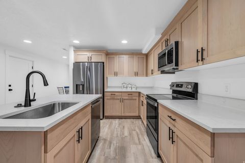 Tiny photo for 2721 S ALLISON WAY, Syracuse, UT 84075 (MLS # 2132420)