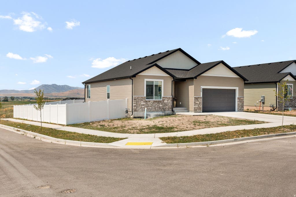 Photo of 735 N 300 W, Smithfield, UT 84335 (MLS # 2178385)