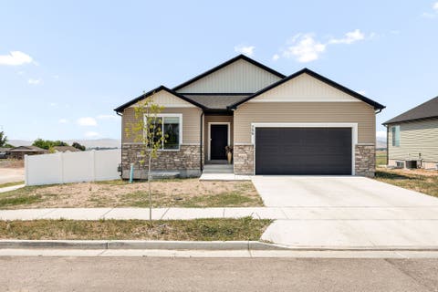 Homes For Sale - 735 N 300<br/> Smithfield, UT 84335