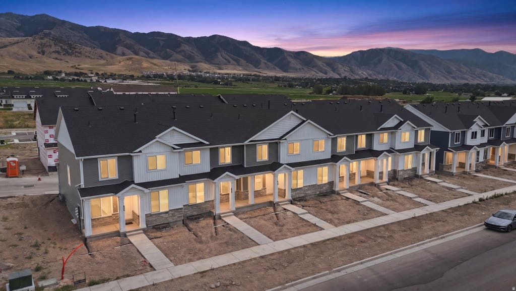 Photo of 813 S 270 E #3, Smithfield, UT 84335 (MLS # 2177571)