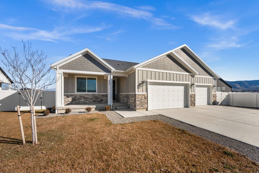 Move-in ready located next to the elementary school with 5 bedrooms, 3 baths, a bonus loft, and room to grow! Cozy great room with oversized island, gigantic pantry, and double oven. Three-car garage with hot/cold spigot. RV parking and fenced. Must see!