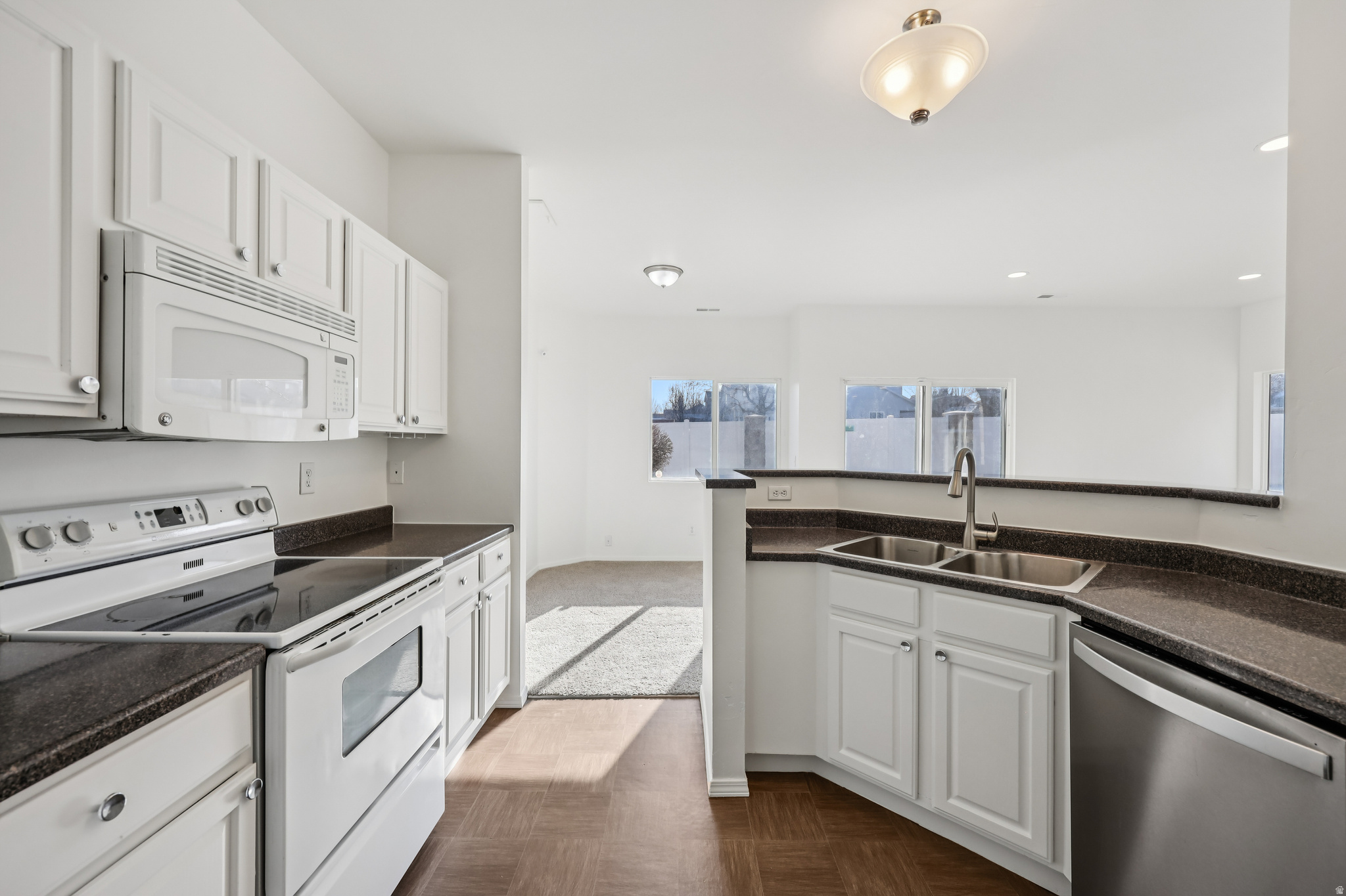 IVY SPRINGS CONDOMINIUM PHASE 4 - Residential