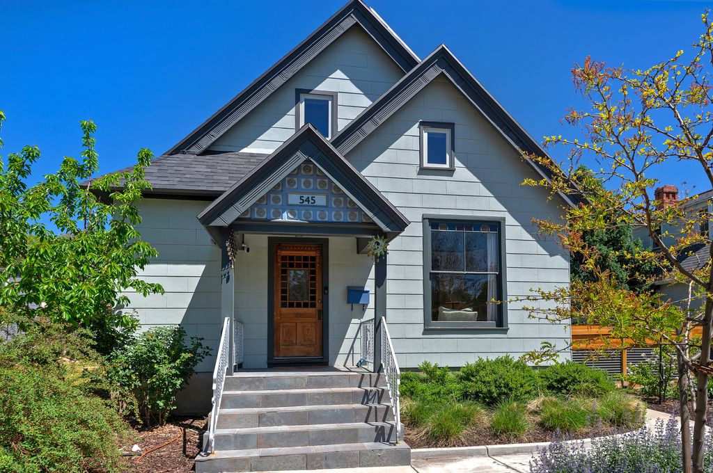 Photo of 545 S ELIZABETH ST E, Salt Lake City, UT 84102 (MLS # 2158247)