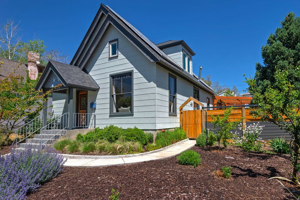 Photo of 545 S ELIZABETH ST E, Salt Lake City, UT 84102 (MLS # 2158247)