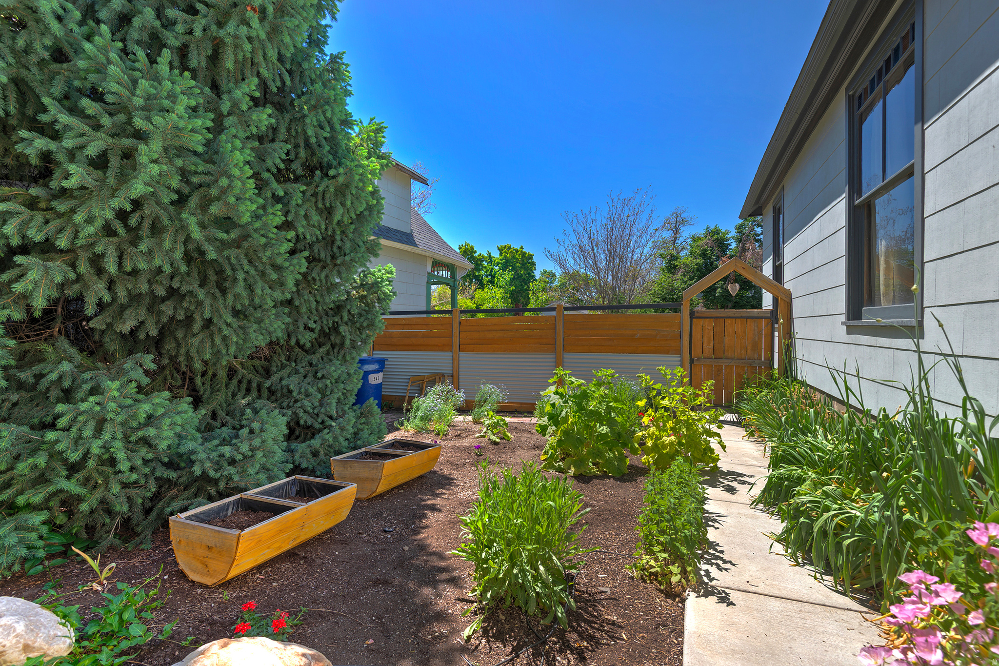 DOUGLAS PLACE - Residential