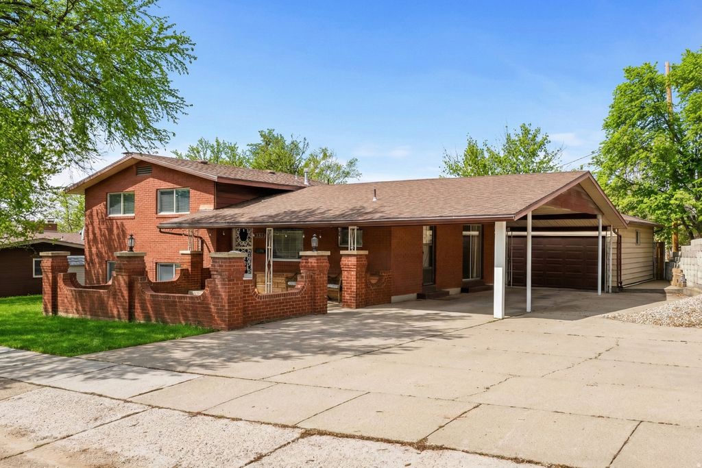 Photo of 1528 E SUNVIEW DR S, Ogden, UT 84404 (MLS # 2133192)