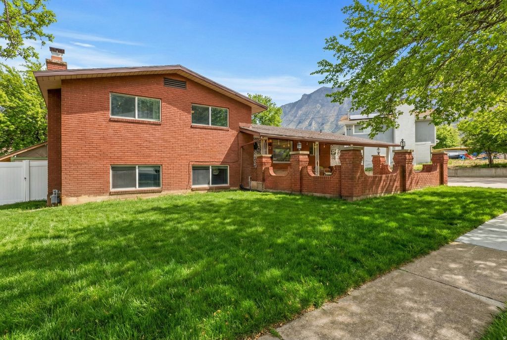 Photo of 1528 E SUNVIEW DR S, Ogden, UT 84404 (MLS # 2133192)
