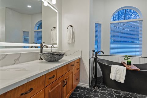 Tiny photo for 6669 S ANNE MARIE DR, Cottonwood Heights, UT 84121 (MLS # 2138085)