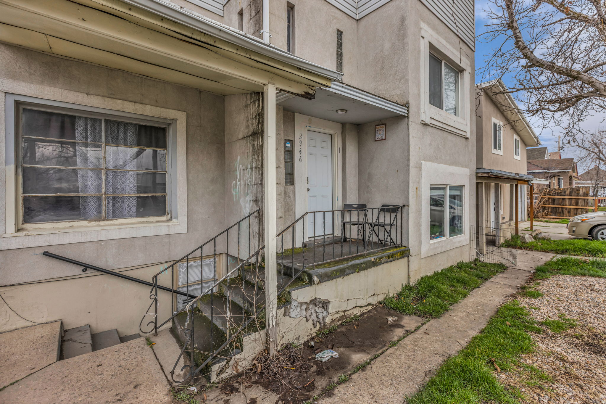 Main image without alt text