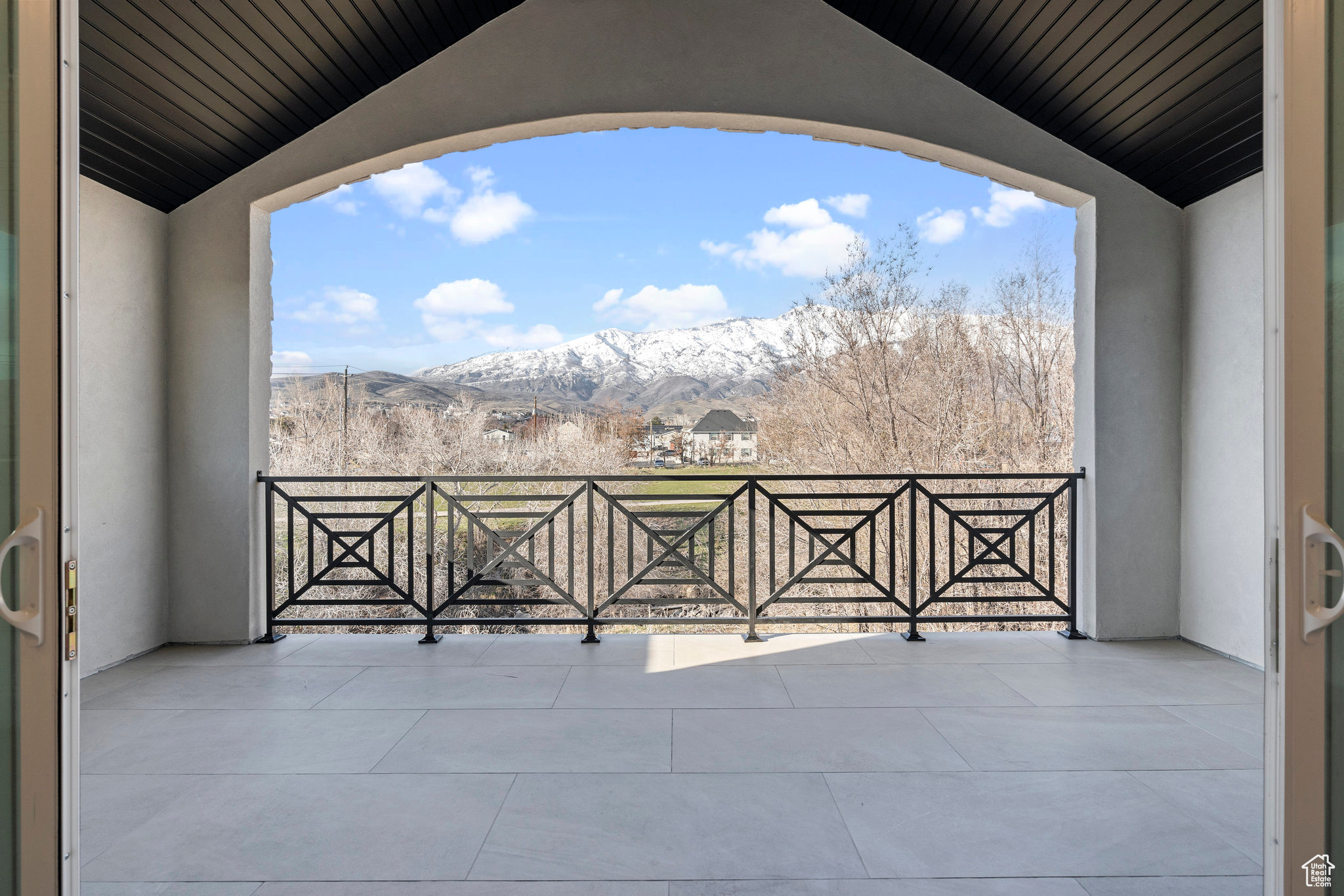 MONTDELLA - Residential Income