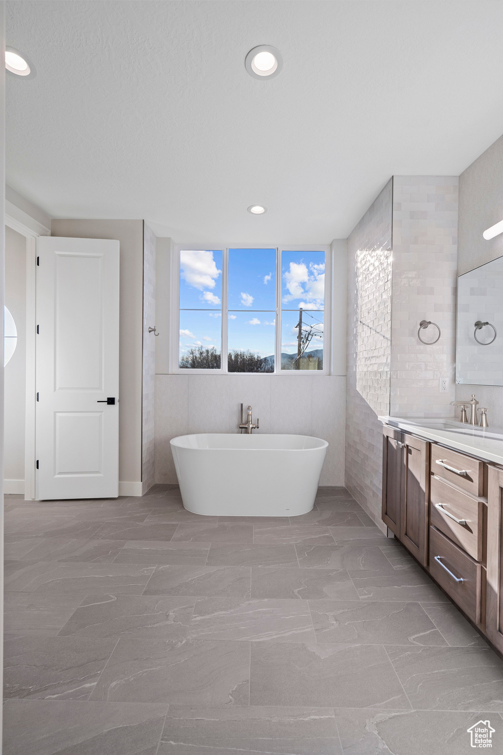 MONTDELLA - Residential Income