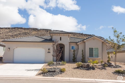Photo of 1406 N RUSTICO DR, Washington, UT 84780 (MLS # 2189945)