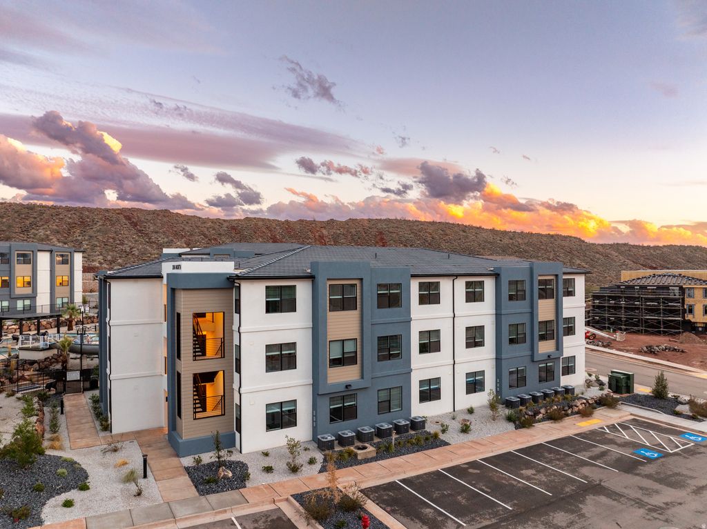 Photo of 206 CHAPARRAL DR N #N303, Hurricane, UT 84737 (MLS # 2144807)