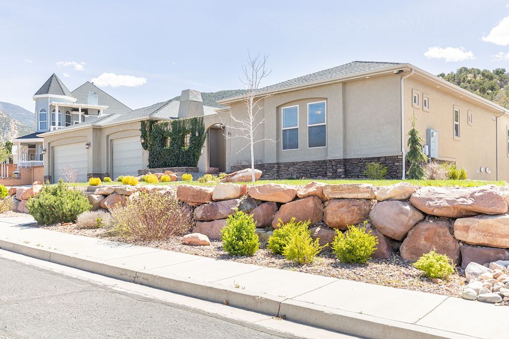 Photo of 888 E FIDDLERS RD, Cedar City, UT 84721 (MLS # 2149788)