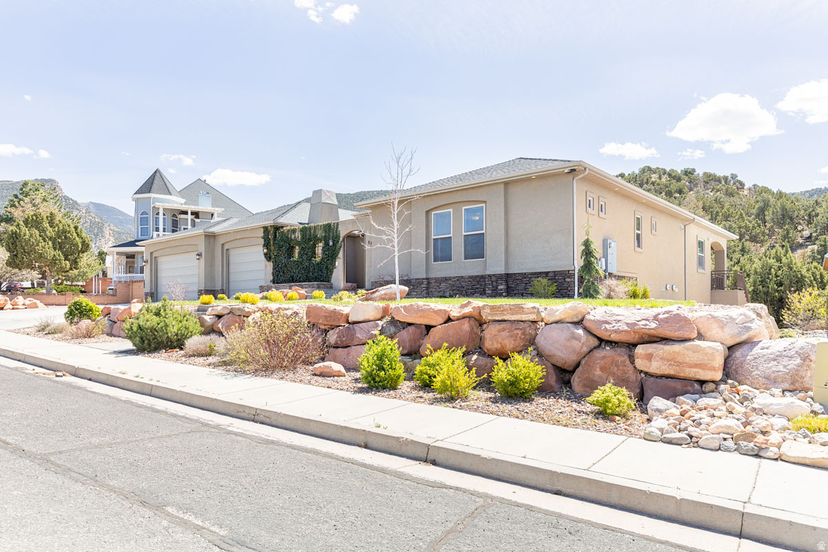 FIDDLERS CANYON SUBDIVISION - Residential