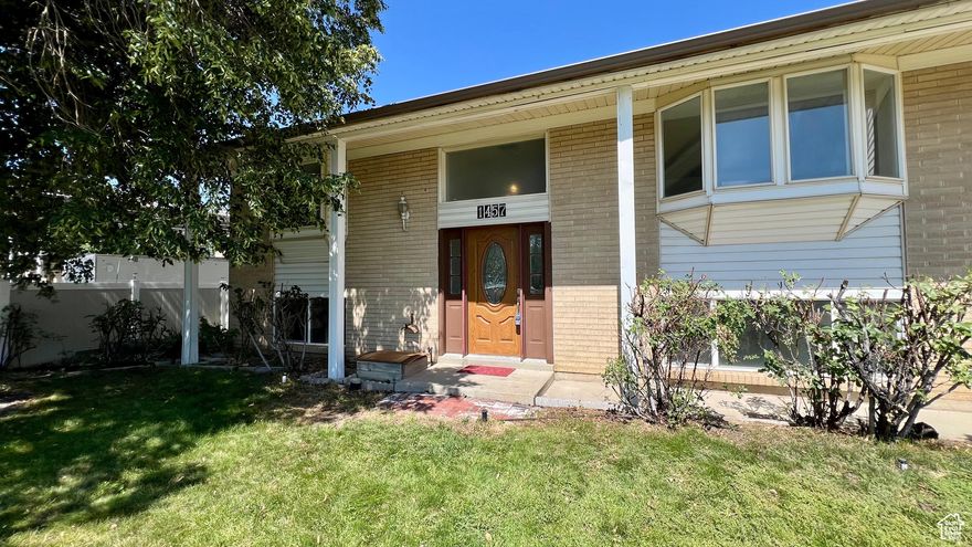 Don't miss this great home  in a quiet area close to Fort Union shopping area with easy access to major roads and I215 freeway* Great neighborhood, blocks to neighborhood park & elementary school* Potential for mother in law apartment as well as an additional bathroom* Buyer and buyer agent to verify all info.