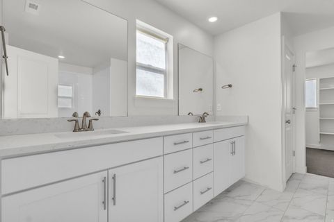 Tiny photo for 2468 N PAINTBRUSH DR, Saratoga Springs, UT 84045 (MLS # 2122735)