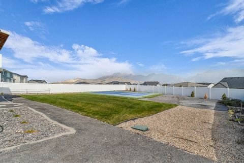 Tiny photo for 2468 N PAINTBRUSH DR, Saratoga Springs, UT 84045 (MLS # 2122735)