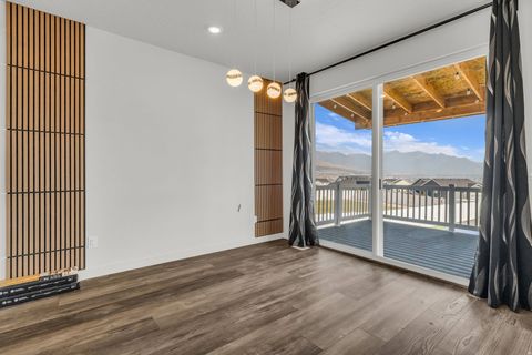 Tiny photo for 2468 N PAINTBRUSH DR, Saratoga Springs, UT 84045 (MLS # 2122735)