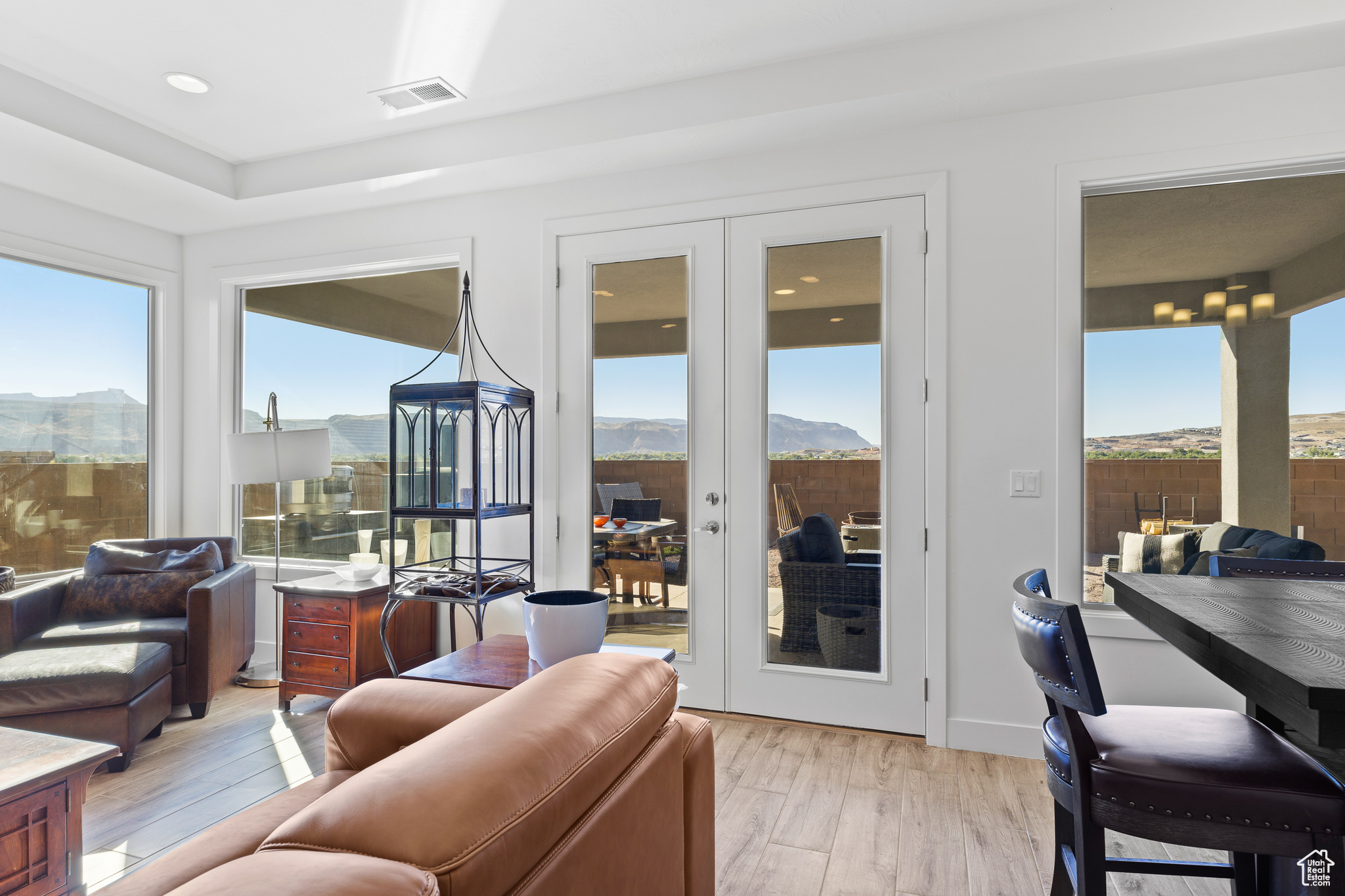 PAINTED SANDS - Residential