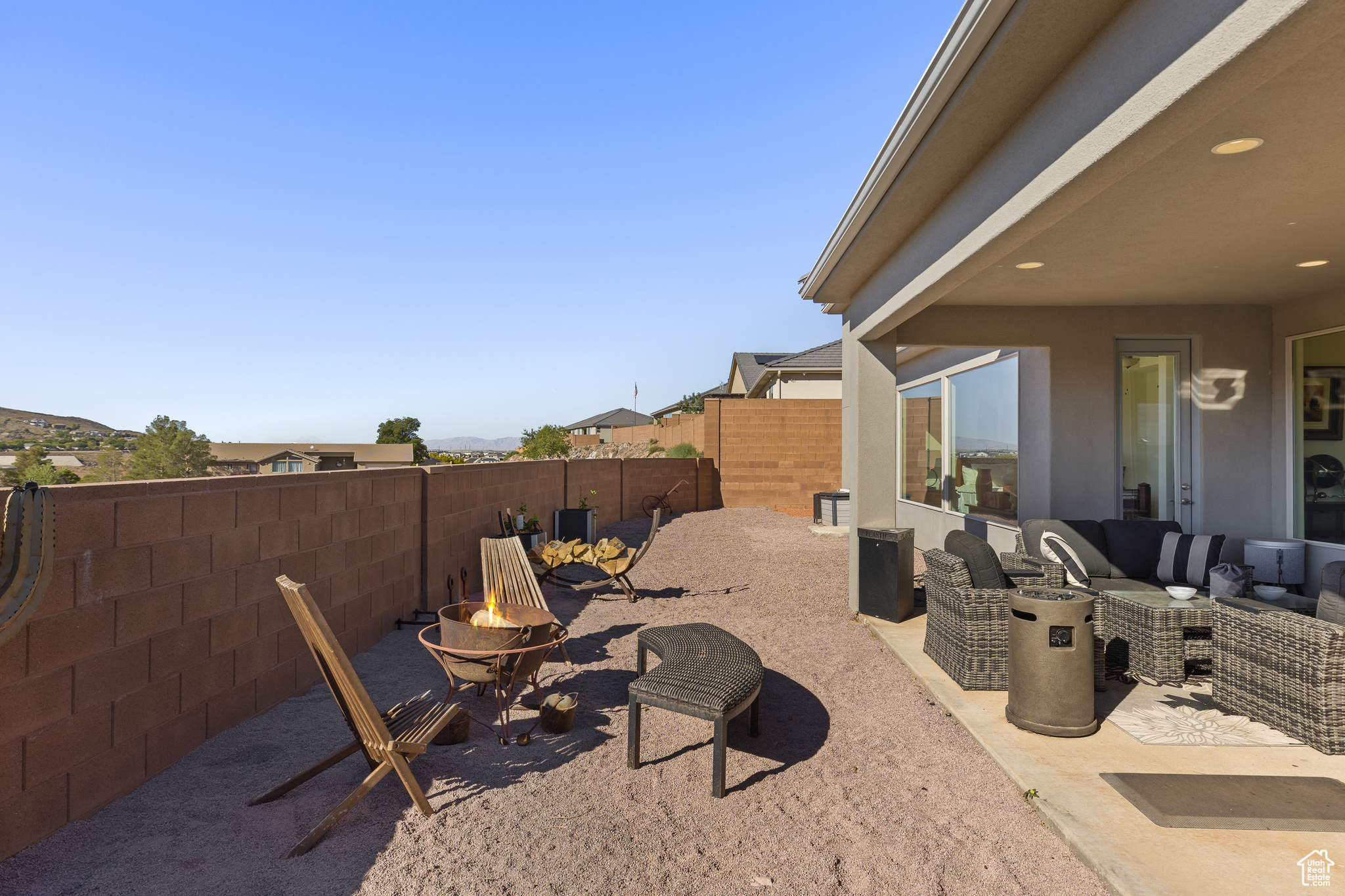 PAINTED SANDS - Residential