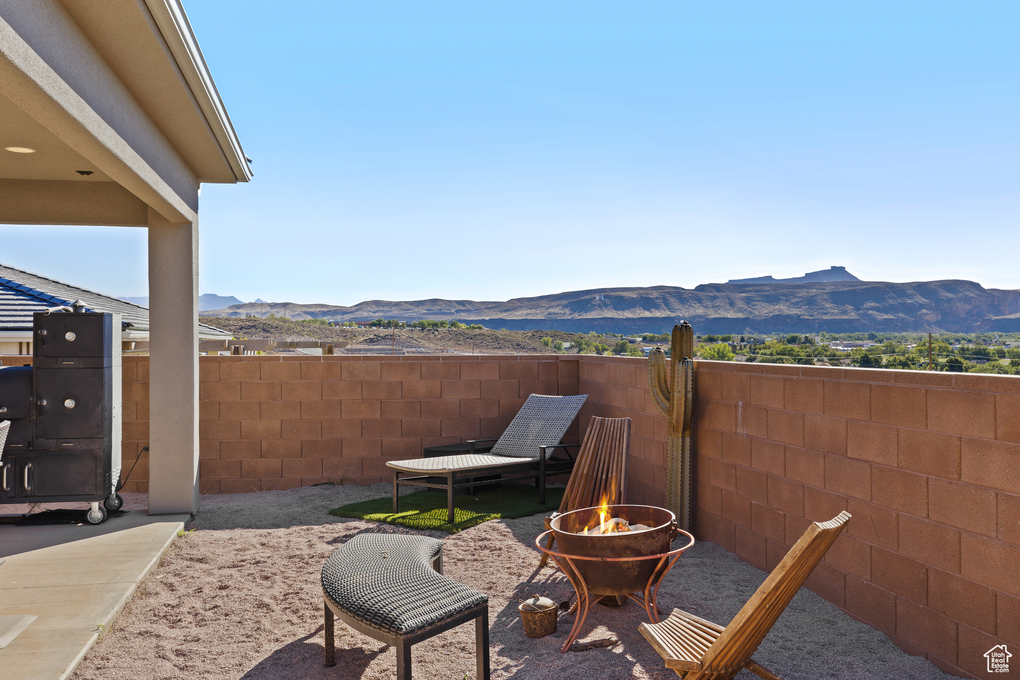 PAINTED SANDS - Residential