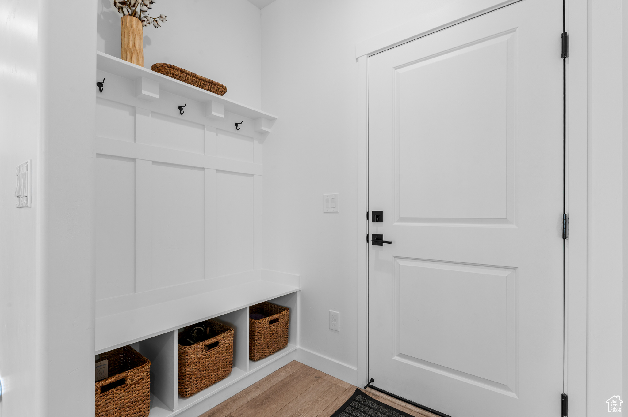 LAKESHORE LANDING - Residential