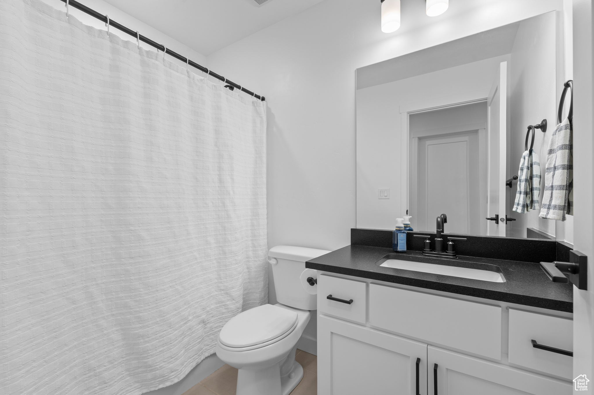 LAKESHORE LANDING - Residential