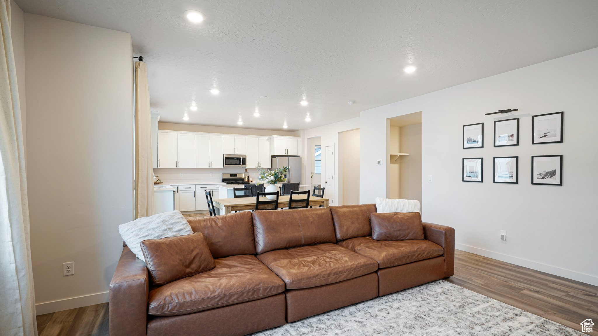 Saratoga Springs, Utah 84045, United States, 3 Bedrooms Bedrooms, ,3 BathroomsBathrooms,Residential,Pending,106218