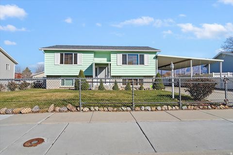Photo of 1091 E LARKSPUR DR, Sandy, UT 84094 (MLS # 2125816)