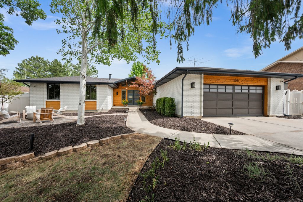 Photo of 2241 E SOMERSET DR S, Cottonwood Heights, UT 84121 (MLS # 2164524)