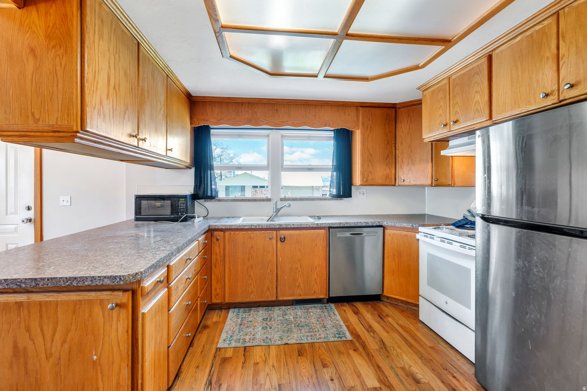 LAKEVIEW ESTATES - Residential