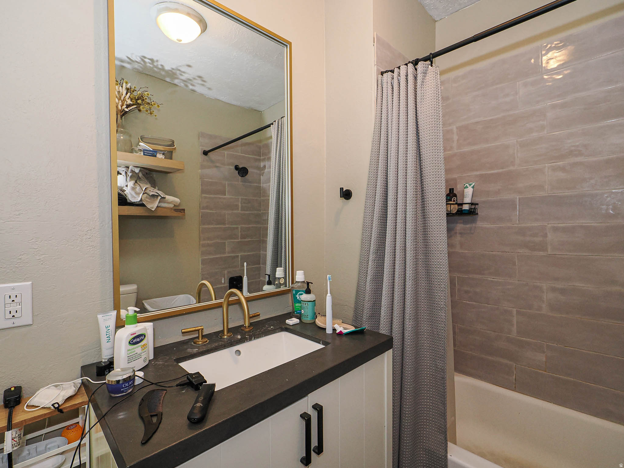 AVENUES - Residential Income